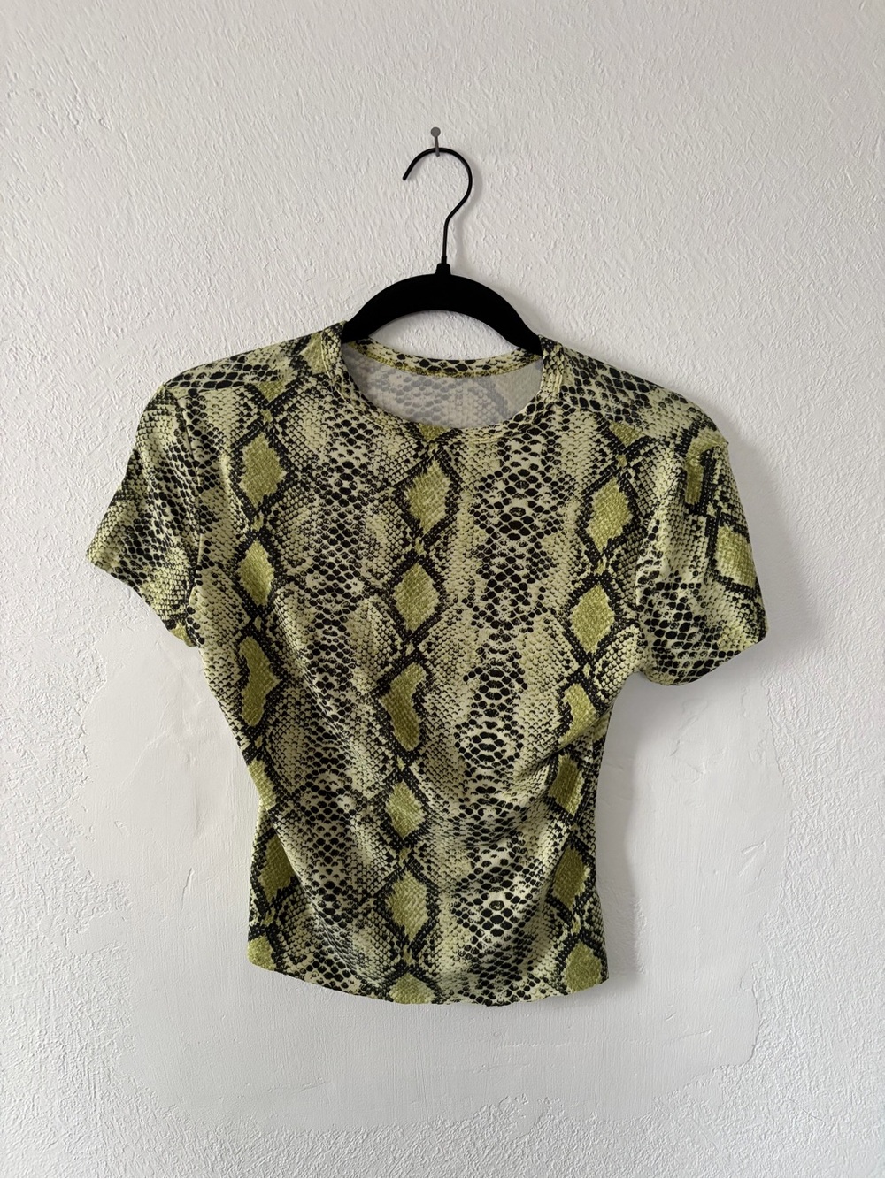 Snake Print Short Sleeve Tee in Green